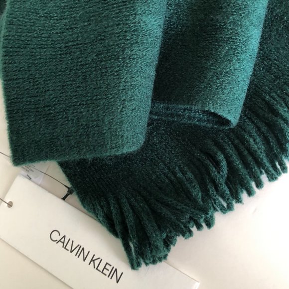 CALVIN KLEIN Scarf with 1 1/2" Fringe NWT - Picture 3 of 4